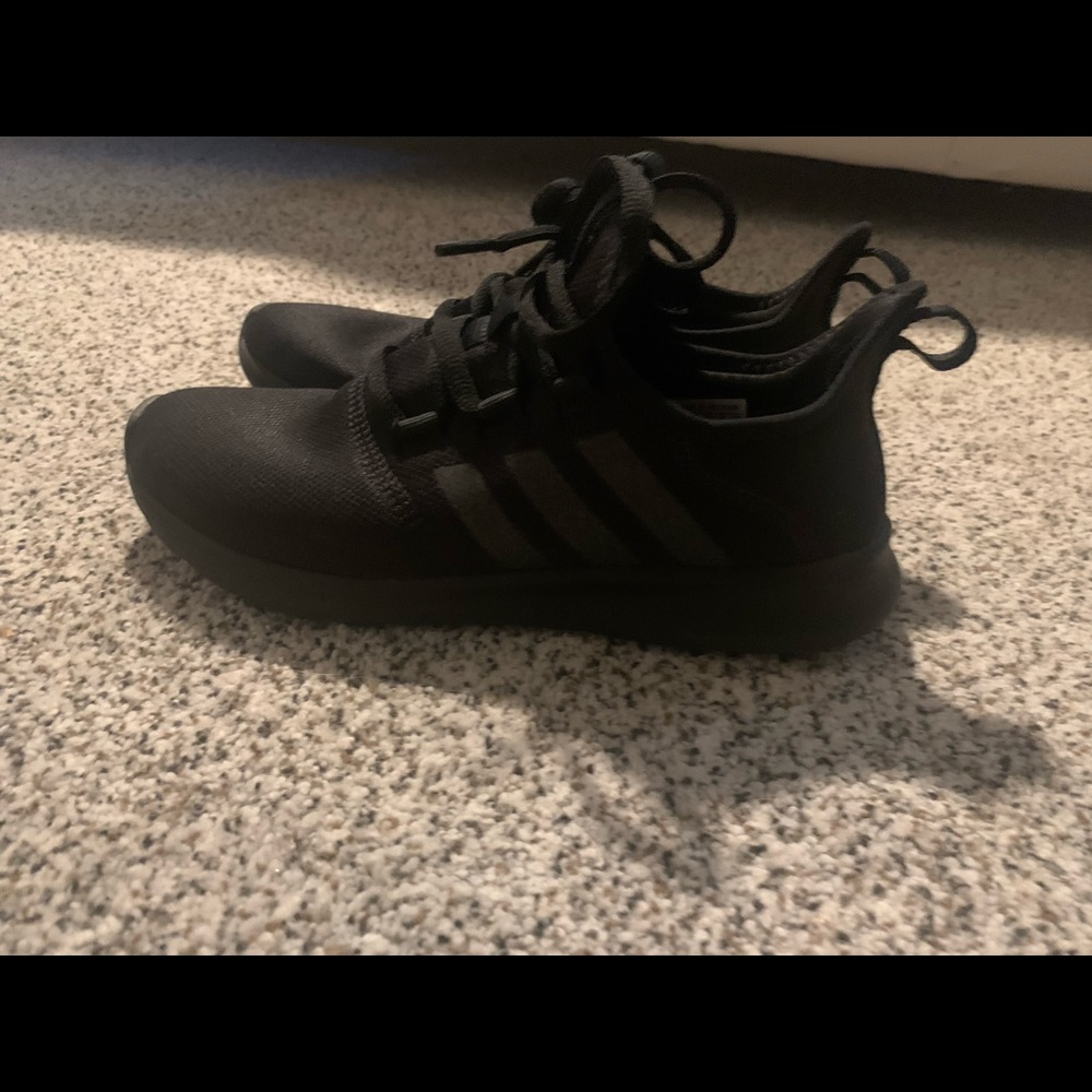 Black adidas tennis shoes